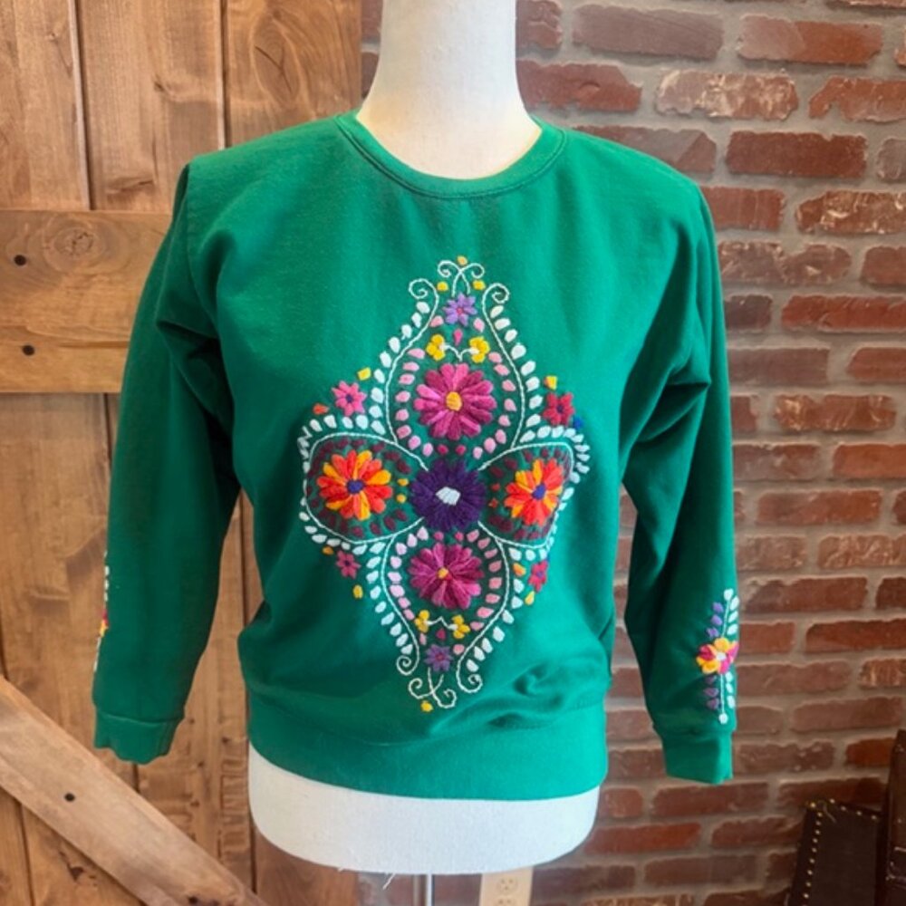 Green Embroidered Floral Folk Sweatshirt Cozy Cottagecore Size Small